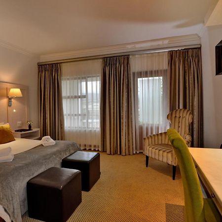 Val Du Charron Wine & Leisure Estate Hotel Wellington Buitenkant foto